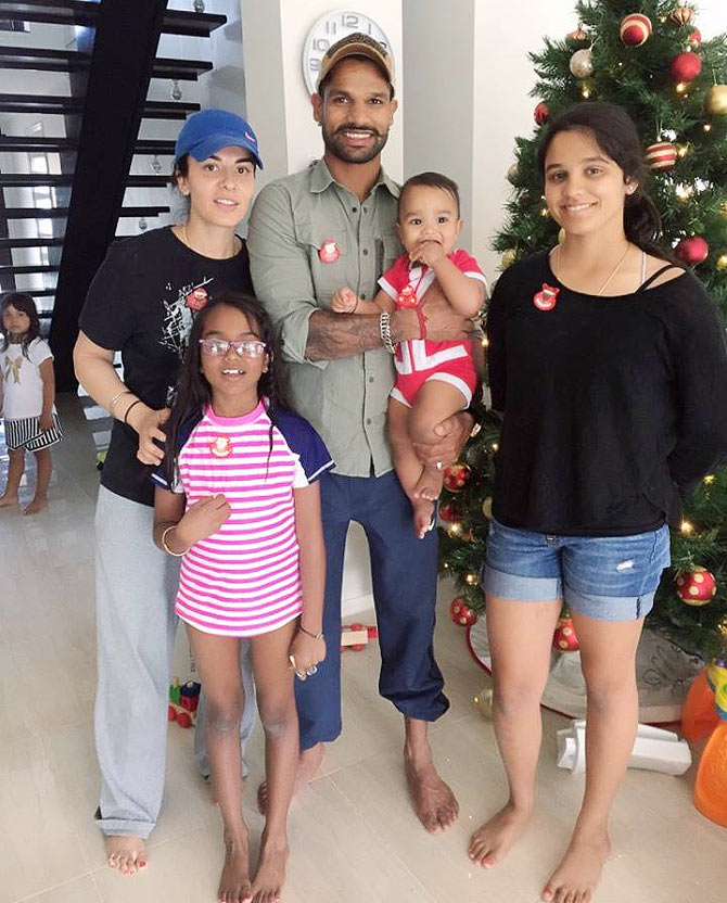 শিখর ধাওয়ান (Shikhar Dhawan) বিয়ে করেন অস্ট্রেলিয়ার বসবাসকারী আয়েশা মুখোপাধ্যায়কে (Ayesha Mukherjee)৷ (Twitter) শিখর ধাওয়ান (Shikhar Dhawan) বিয়ে করেন অস্ট্রেলিয়ার বসবাসকারী আয়েশা মুখোপাধ্যায়কে (Ayesha Mukherjee)৷ (Twitter)