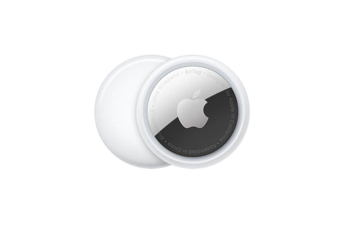  Apple AirTag - প্রায় সময় এমন হয়ে থাকে যে বাবারা কোথায় কি রেখেছেন ভুলে যান। কখনও চাবি, কখনও মানিব্যাগ, কখনও চশমা বা এমনকি তাদের স্মার্টফোনগুলি হারিয়ে ফেলেন অনেক সময়। তাই অ্যাপেল এয়ার ট্যাগ বাবাদের জন্য উপযুক্ত উপহার। এয়ার ট্যাগ -এর দাম ৩,১৯০ টাকা। 