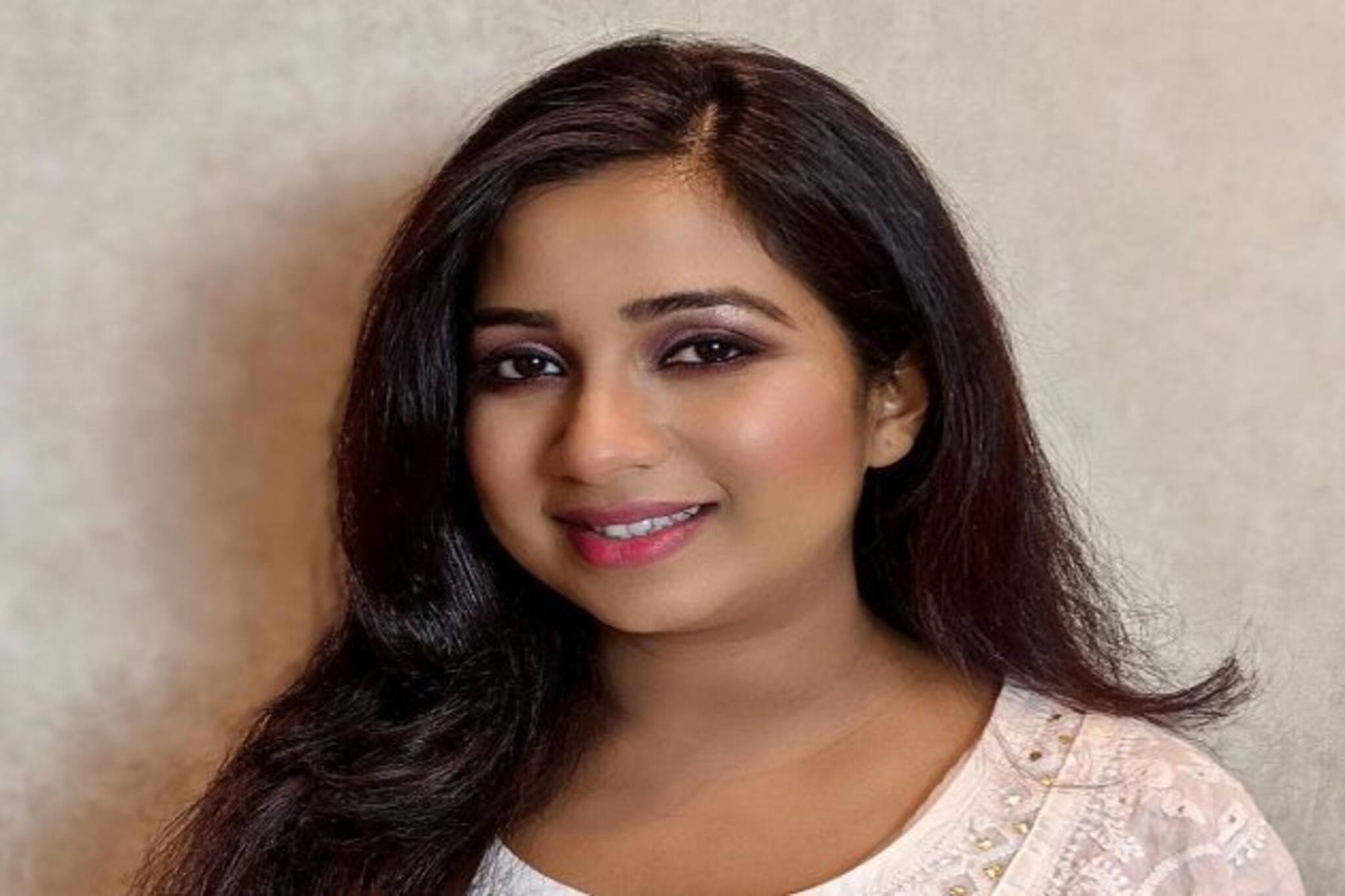 Shreya Ghoshal: ছোট্ট ছেলে ঘুমোচ্ছে, সেই সুযোগে যা করলেন গায়িকা শ্রেয়া ঘোষাল, দেখুন ভিডিও
