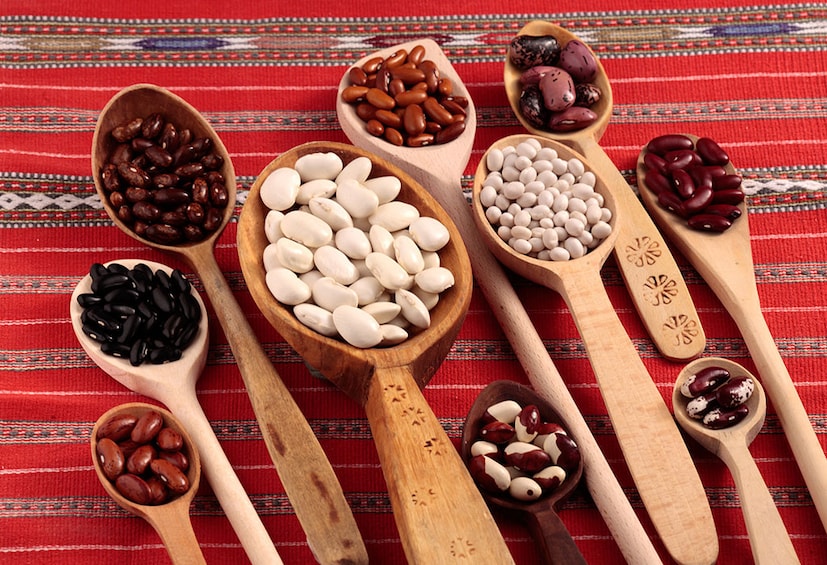 বিনজাতীয় খাবার (Beans) সিম, মটরশুটি এবং বাদাম অধিক পরিমাণে প্রোটিন, ভিটামিন এবং খনিজ উপাদানের উৎস। এসব উপাদান শিশুর জন্য খুবই উপকারী। এই খাবারগুলো শিশুর চিন্তাশক্তি বিকাশে গুরুত্বপূর্ণ ভূমিকা পালন করে থাকে। স্যালাডের মিশ্রণে মটরশুটি ছড়িয়ে দিন,কাটা লেটুস এবং পনিরের সঙ্গে একত্রিত করে নিখুঁত স্যান্ডউইচ বানিয়ে আপনার শিশুকে পরিবেশন করুন।