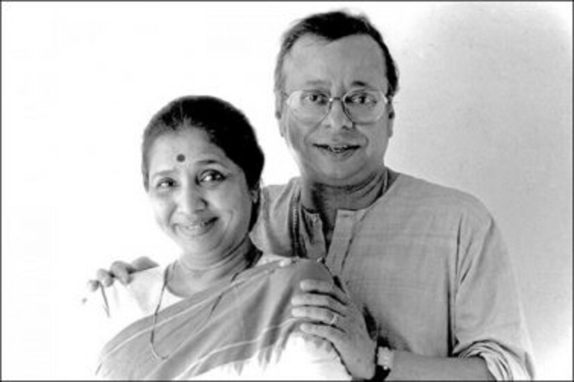 ১৯৮০ সালে রাহুলদেব বর্মণ বিয়ে করেছিলেন আশা ভোঁশলেকে। আশার জীবনে রাহুল এসেছিলেন সই শিকারি হয়ে। একদিন আশা এসেছেন শচীন দেব বর্মণের স্টুডিওতে গান রেকর্ডিং করতে। সময়টা পাঁচের দশকের শেষ, ১৯৫৬ সাল। আশা ততদিনে গুমরাহ, ওয়াক্ত, আদমি অউর ইনসান, হামরাজ ছবির গানের দৌলতে জনপ্রিয়তা পেয়েছেন। রাহুল দেব তখন বাবার সহকারী। কলেজে পড়েন। স্টুডিওর কালো কাচের বাইরে থেকে আশাকে দেখেই থমকে দাঁড়িয়েছিলেন রাহুল। এই তাঁর স্বপ্নের সেই গায়িকা? অটোগ্রাফ নিতে হবে, একথা মনে হতেই দাঁড়িয়ে গিয়েছিলেন তিনি। গান শেষ হওয়ার পরে স্টুডিওর বাইরে আসতেই গায়িকার দিকে খাতা বাড়িয়েছিলেন ভবিষ্যতের জাদুকর সুরকার আর ডি বর্মণ।