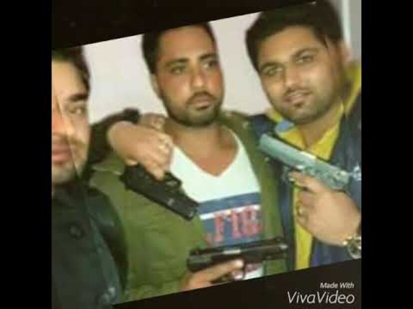 জয়পালের আসল নাম মনজিৎ সিং। হ্যামার থ্রো তে জাতীয় স্তরের খেলোয়াড় ছিলেন মনজিৎ তথা জয়পাল। তার বাবা একজন নামকরা পুলিশকর্মী ছিলেন।