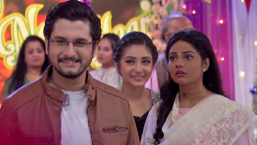 কৃষ্ণকলি-তে এখন টানটান উত্তেজনা। শ্যামা নিখিলের বয়স বেড়েছে। তাঁদের জীবনে এখন দুই সন্তান। কৃষ্ণা ও শিবা। কৃষ্ণা ছোট থেকেই শ্যামার সঙ্গে ছিল। হারিয়ে গিয়েছিল শ্যামার ছেলে।  photo source collected 