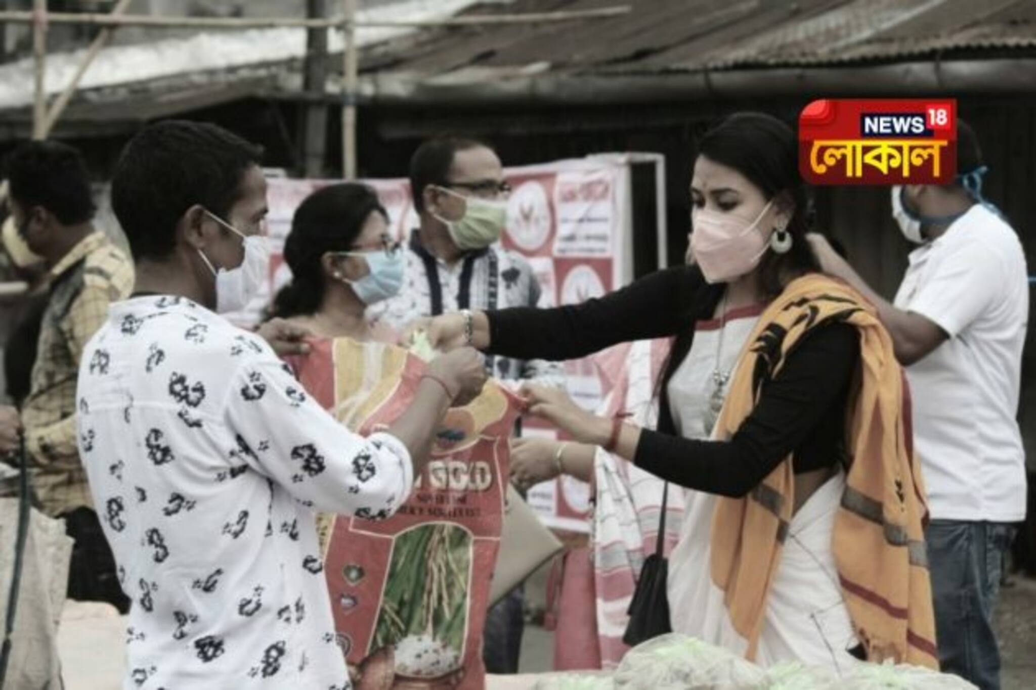 অসহায় ঢাকিদের পাশে ময়নাগুড়ির ফিনিক্স ফাউন্ডেশন