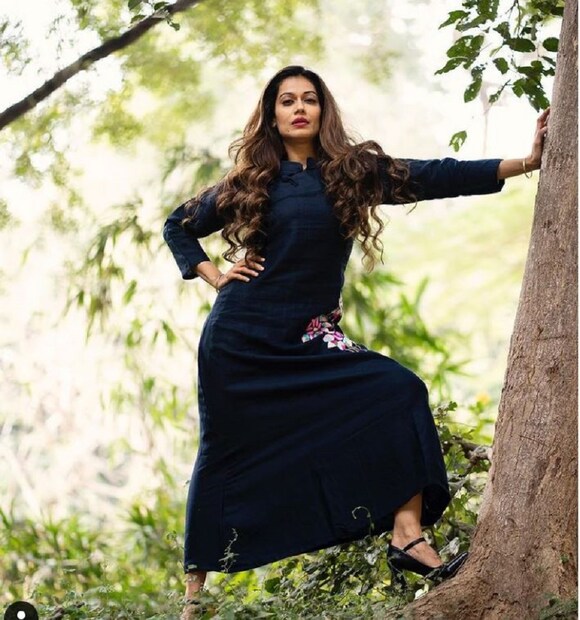 তাও নিজের আবাসনের বয়স্ক চেয়ারপার্সনকে খুন করতে চাইলেন পায়েল। সকলের সামনে দিলেন প্রাণে মেরে ফেলার হুমকি। photo source Instagram 