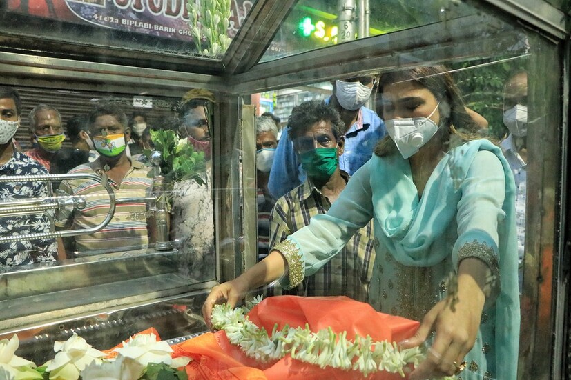কিন্তু শেষ পর্যন্ত সুন্দরবন পৌঁছানো হয়নি লোকনাথের। সুন্দরবনের বিধ্বস্তদের জন্য ত্রাণ নিয়ে যাওয়ার পথে দুর্ঘটনায় প্রাণ হারান লোকনাথ। photo source Facebook 