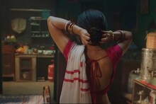 শাঁখা-পলা, শাড়ি!পিঠ খোলা ব্লাউজ, কোমরে খেলছে যৌবন!লাস্যময়ী মৌ বউদির ভিডিও ভাইরাল