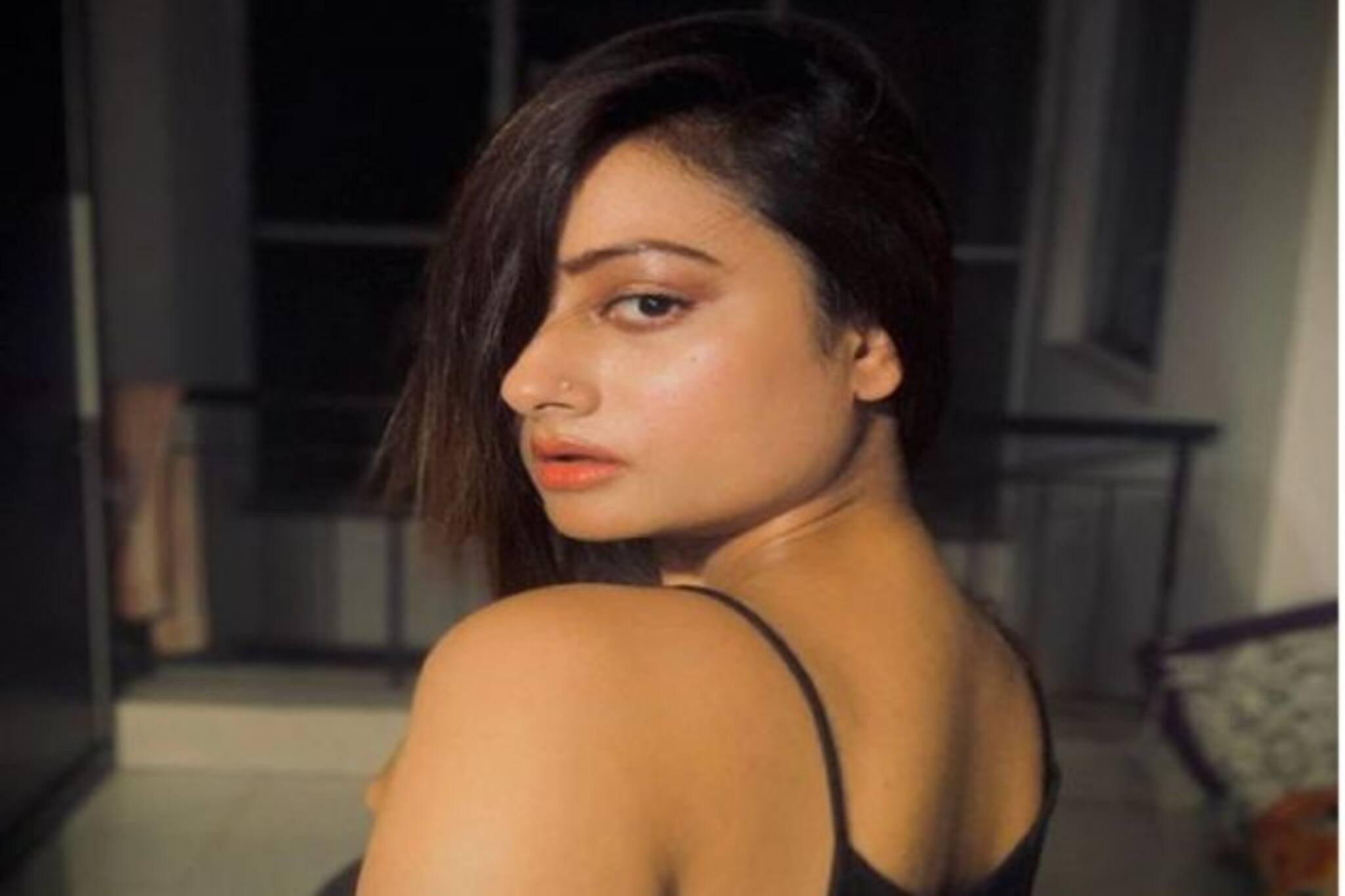 হট কালো পোশাক, খোলা চুল! তন্বী ওরফে 'মিঠাই'-এর তোর্সার ভিডিও ভাইরাল