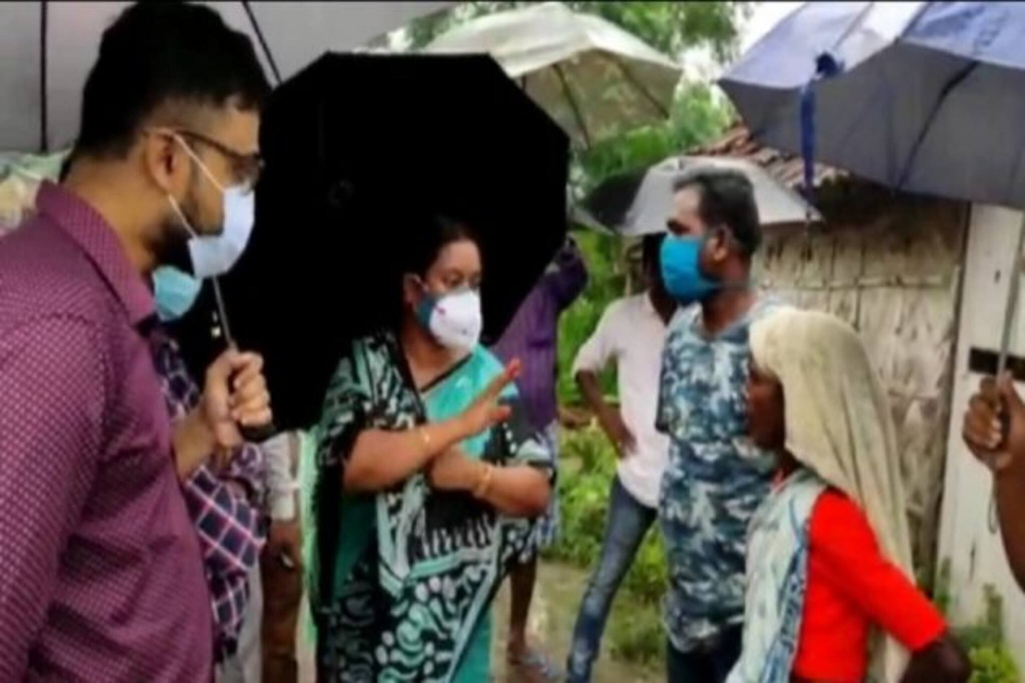 আতঙ্কে ভ্যাকসিন নিতে চাইছেন না আদিবাসী সম্প্রদায়ের বাসিন্দারা