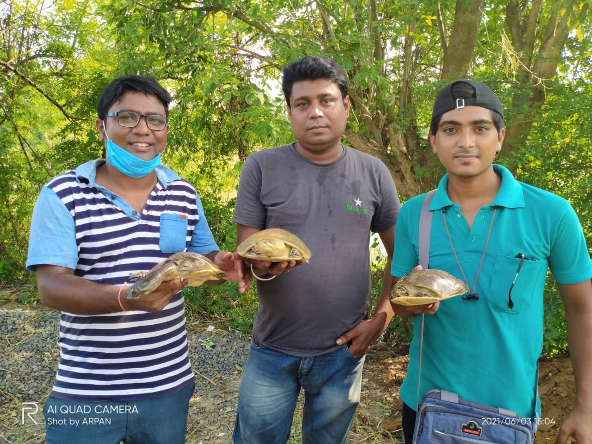 ক্রেতা সেজে তিনটি কচ্ছপ উদ্ধার, ওয়াইল্ডলাইফ অফ শ্যামপুরের সদস্যদের