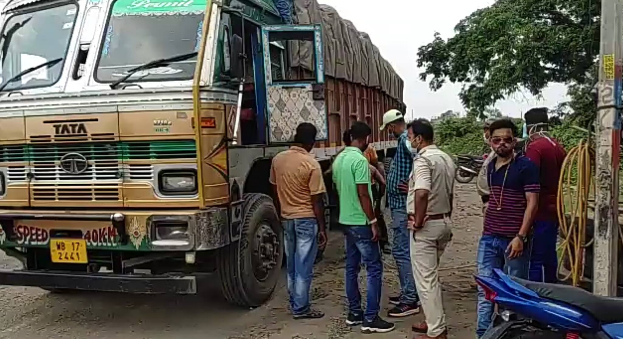 STF-এর হানা সিউড়িতে, উদ্ধার বিপুল সংখ্যক আগ্নেয়াস্ত্র-সহ বিপুল পরিমাণ বিস্ফোরক