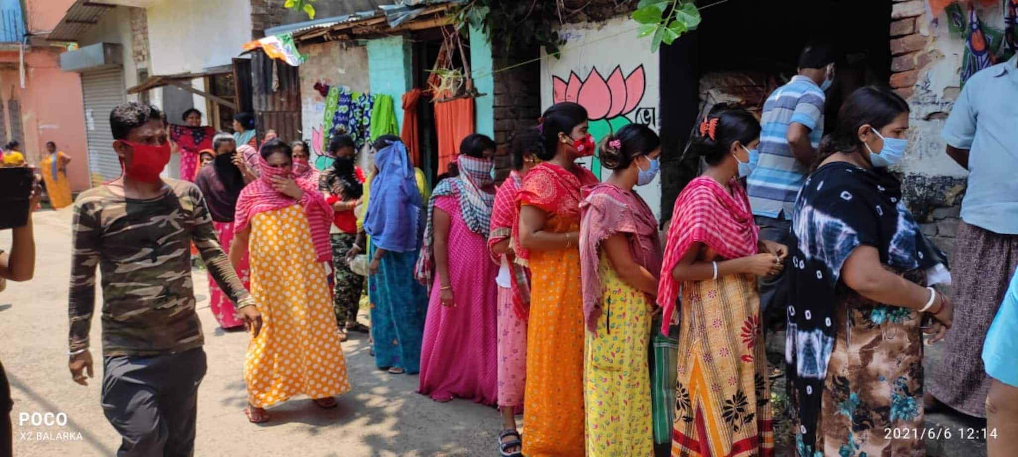 নিষিদ্ধপল্লীর মহিলাদের পাশে দাঁড়িয়ে নজির হাওড়ার সেচ্ছাসেবী সংগঠনের