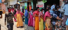 নিষিদ্ধপল্লীর মহিলাদের পাশে দাঁড়িয়ে নজির হাওড়ার সেচ্ছাসেবী সংগঠনের নিষিদ্ধপল্লীর মহিলাদের পাশে দাঁড়িয়ে নজির হাওড়ার সেচ্ছাসেবী সংগঠনের