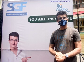 "করোনার মোকাবিলায় ভ্যাকসিনটাই হাতিয়ার" সৌরভ থাকবেন মানুষের পাশে