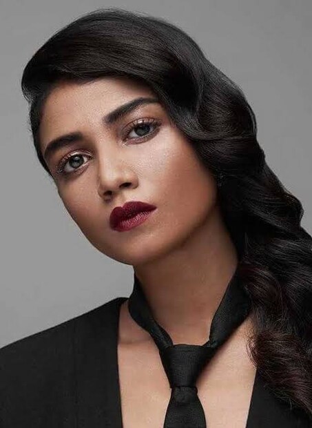 • যৌথ পরিবারের ছড়িয়ে ছিটিয়ে পড়া, পুজোর সময় এক হওয়া। সকলে এক হওয়ায়, নানা আবেগ, নানা ঘটনা এই সমস্ত ঘিরেই তৈরি 'একান্নবর্তী'। খানিকটা ঋতুপর্ণ ঘোষের 'উৎসব'-এর মতো বাঙালি আবেগ তুলে ধরবে এই ছবি।