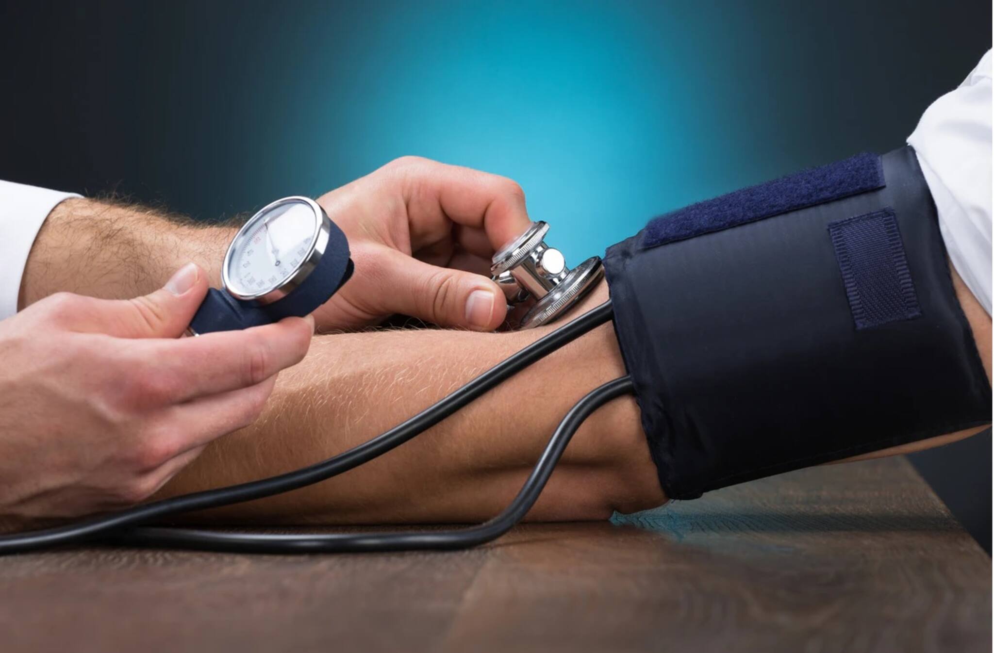 Low Blood Pressure: কম রক্তচাপের সমস্যায় ভুগছেন? এই খাবারগুলিতে দূর হবে লো ব্লাড প্রেশারের সমস্যা