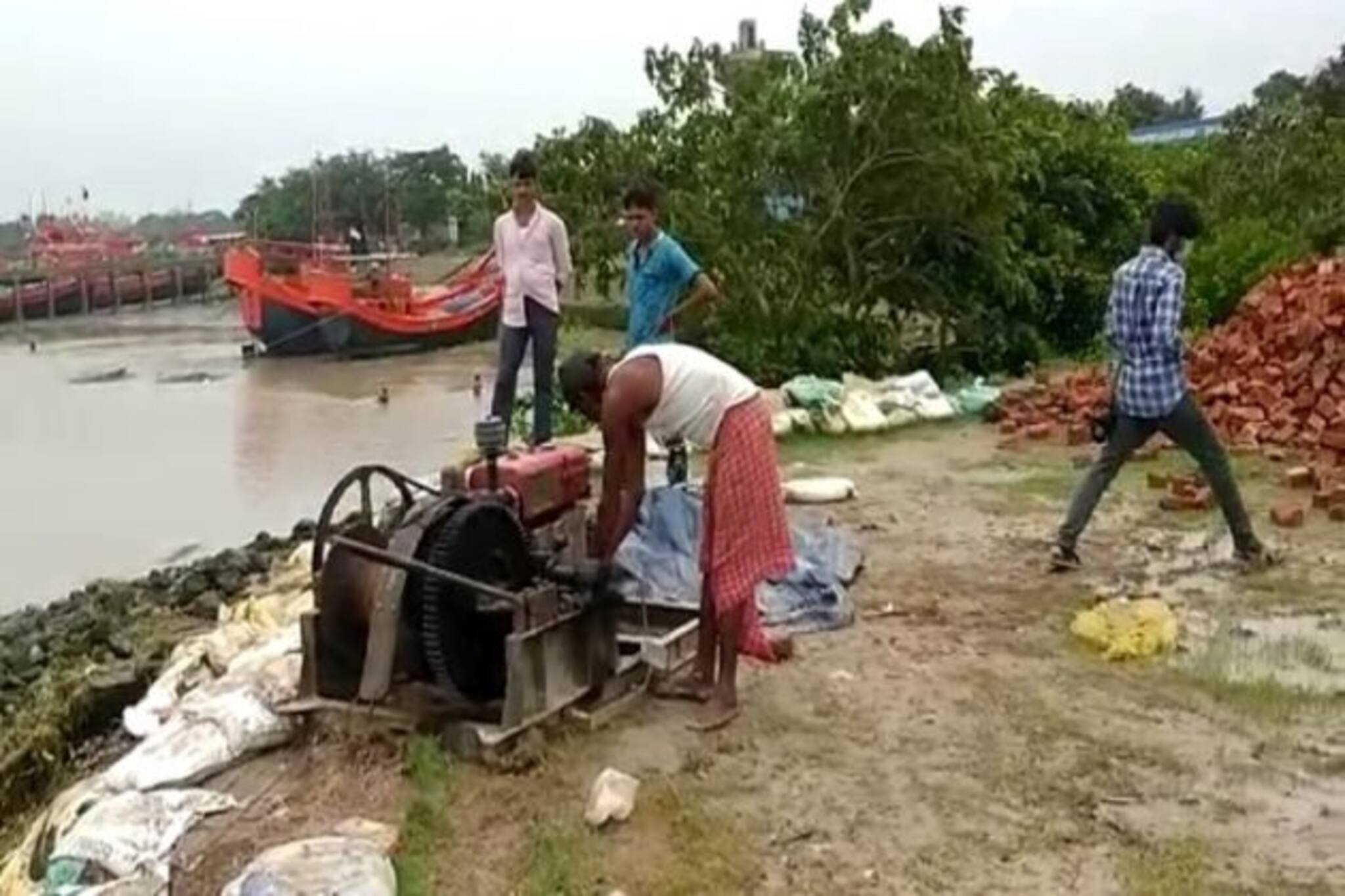 বদলাবে জল যন্ত্রণা! আশায় বুক বাঁধছেন সুলতানপুরবাসী, জোর কদমে চলবে বাঁধ মেরামতি