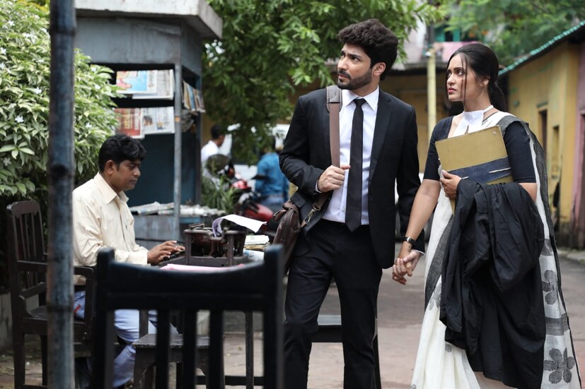 • করোনার সমস্ত বিধি নিষেধ মেনে করা হচ্ছে এই ছবির শ্যুটিং। ছোট্ট টিম নিয়ে কাজ করছেন পরিচালক। সানিটাইজার, মাস্ক এই সমস্ত প্রটেকশন নিয়েই কাজ করছেন কলাকুশলীরা।