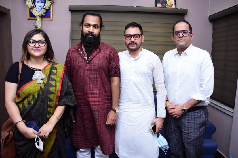 • প্রথম ওয়েব সিরিজটির নাম 'সাইকো'। এই সিরিজটি পরিচালনা করছেন বাপ্পা। নাম শুনেই খানিক আঁচ করা যাচ্ছে, 'সাইকো' একটি থ্রিলর সিরিজ। এই সিরিজে অভিনয় করছেন কনিনীকা বন্দোপাধ্যায়, বাসবদত্তা চট্টোপাধ্যায়, কিঞ্জল নন্দ, প্রদীপ ভট্টাচার্য।