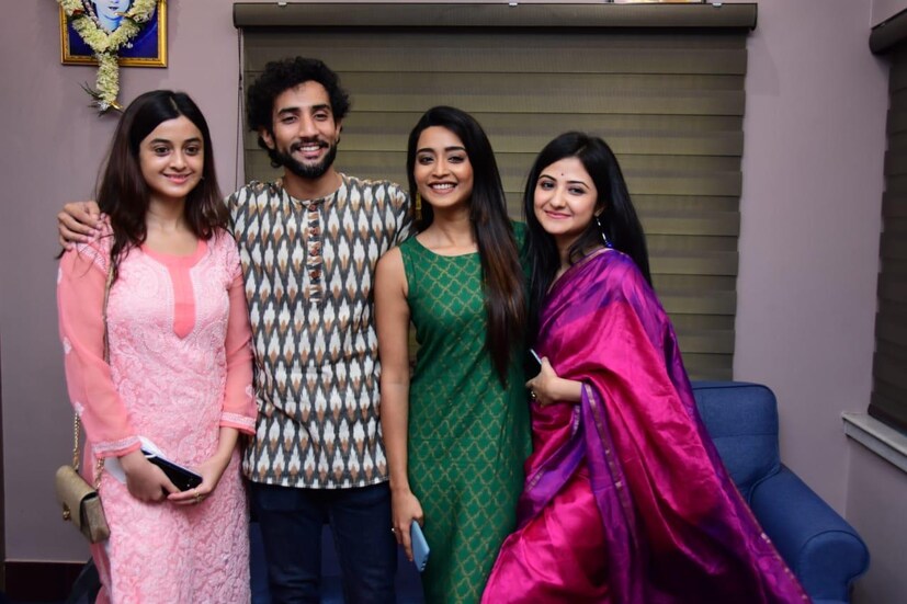 • দ্বিতীয় সিরিজটি 'অল্প হলেও সত্যি'। এই সিরিজটি পরিচালনা করছেন সৌম্যজিত আদক। থ্রিলর হলেও এই সিরিজে রয়েছে প্রেমের আমেজ। 'অল্প হলেও সত্যি'- তে অভিনয় করছেন সৌরভ দাস, দর্শনা বণিক, রিষভ বসু ও শ্রীজনী মিত্র।