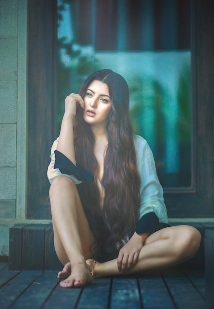 পরীমণির অভিযোগ, পুলিশে অভিযোগ জানিয়েও কোনও লাভ হয়নি ৷ তাই অবশেষে প্রকাশ্যেই মুখ খুলতে বাধ্য হয়েছেন তিনি ৷ ফেসবুক পোস্টের কয়েক ঘণ্টার পর সাংবাদিকদের পরী জানান, তাঁকে হত্যা ও ধর্ষণের চেষ্টায় অভিযুক্ত ব্যক্তির নাম। অভিনেত্রী জানান, তাঁর ওপর নারকীয় অত্যাচার চালিয়েছেন নাসির উদ্দিন মাহমুদ নামের এক ব্যক্তি। যিনি বর্তমানে ঢাকা বোট ক্লাবের এন্টারটেনমেন্ট অ্যান্ড কালচারাল অ্যাফেয়ার্স সেক্রেটারি পদে আছেন। 