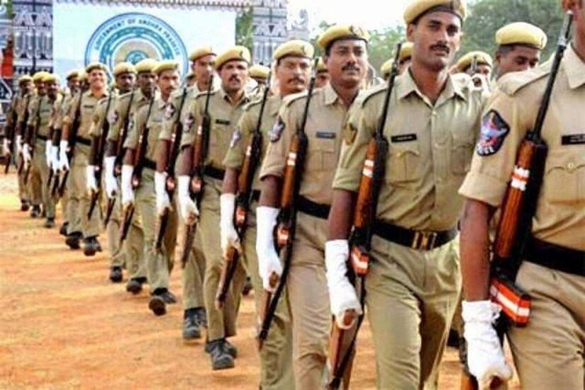 এক নজরে দেখে নেওয়া যাক পরীক্ষার ধাঁচটি এক নজরে, মোট পরীক্ষা ১০০ নম্বরের জেনারেল ইন্টেলিজেন্স, সাধারণ জ্ঞান, অঙ্ক, ইংরেজি অথবা হিন্দি ২৫-২৫ নম্বরের জিজ্ঞাসা করা হয়ে থাকে ৷ প্রতীকী ছবি ৷ 