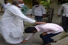 সৌগত রায়কে পায়ে হাত দিয়ে প্রণাম অভিষেকের, বাছাই শব্দে তরজা শুভেন্দুর সঙ্গে সৌগত রায়কে পায়ে হাত দিয়ে প্রণাম অভিষেকের, বাছাই শব্দে তরজা শুভেন্দুর সঙ্গে