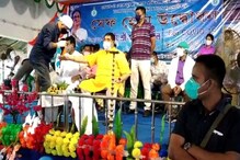 অনুব্রতর পায়ে হাত দিয়ে প্রণাম বিডিও-র, বিতর্ক বর্ধমানে! দেখুন ভিডিও অনুব্রতর পায়ে হাত দিয়ে প্রণাম বিডিও-র, বিতর্ক বর্ধমানে! দেখুন ভিডিও