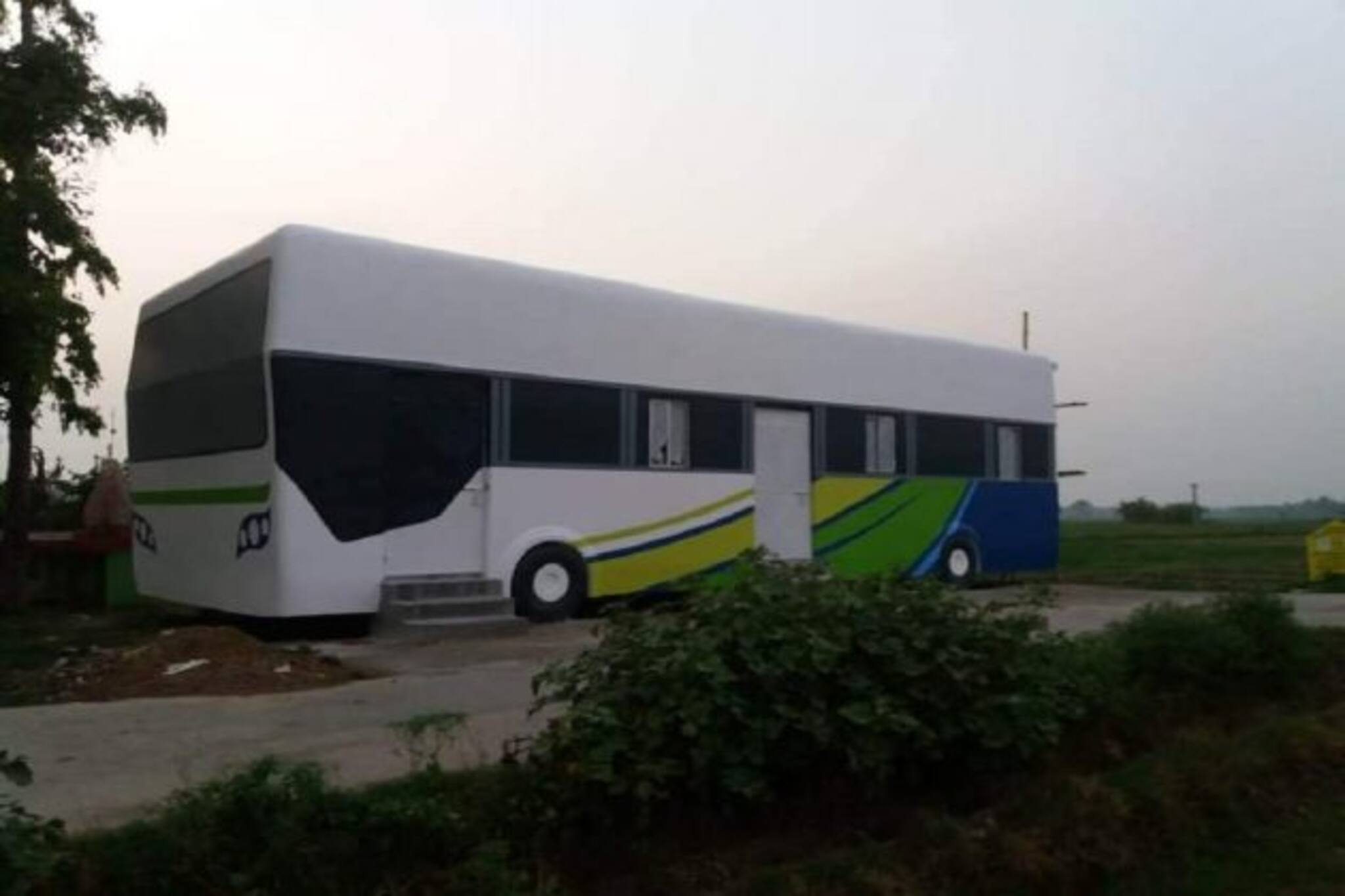 ভ্রাম্যমাণ বাসেই হবে হাতেখড়ি! ধনেখালির আইসিডিএস সেন্টার হতে পারে দেশের রোল মডেল