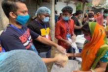 ইয়াস বিধ্বস্ত মানুষের পাশে স্বপ্নসাথী ! হিঙ্গলগঞ্জ থেকে মৌসুনি, পাশে আছে তরুণরা