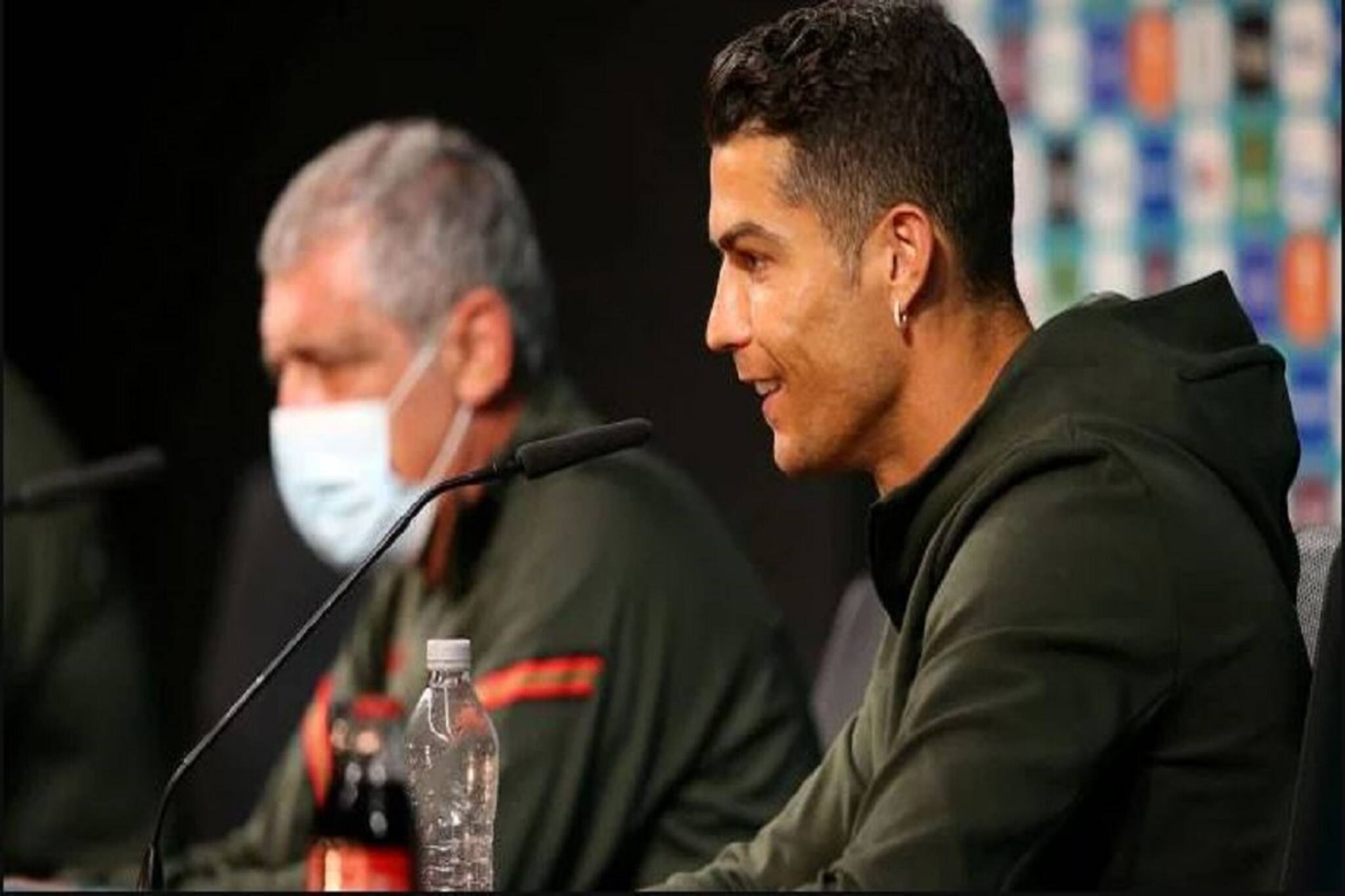 Euro 2020: Cristiano Ronaldo Coca Cola-র বোতল মুখের সামনে থেকে সরালেন, একদিনে কোম্পানির ক্ষতি ৩৩ হাজার কোটি!