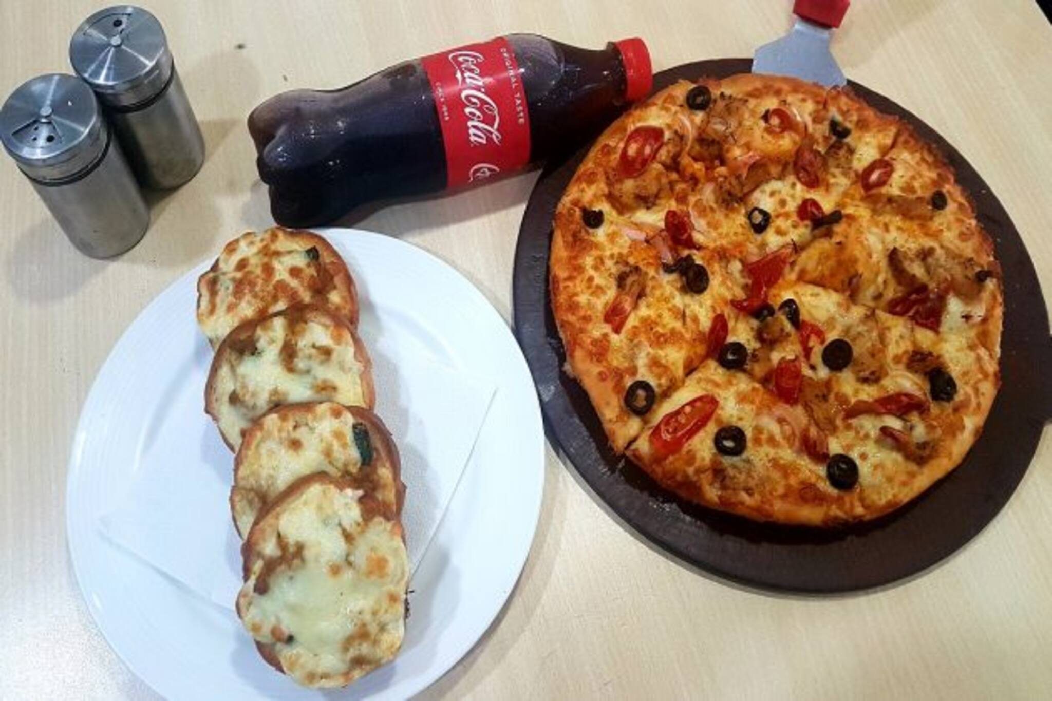 স্বাদ বদল করতে জামাই ষষ্ঠী জমে যাক EAGLE BITES PIZZA-র সঙ্গে