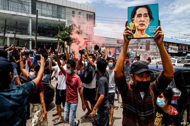 Aung San suu Kyi : সু চির জন্মদিনে মায়ানমারে অভিনব কায়দায় প্রতিবাদ সমর্থকদের