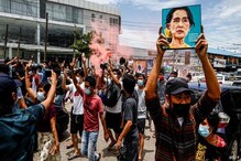 Aung San suu Kyi : সু চির জন্মদিনে মায়ানমারে অভিনব কায়দায় প্রতিবাদ সমর্থকদের Aung San suu Kyi : সু চির জন্মদিনে মায়ানমারে অভিনব কায়দায় প্রতিবাদ সমর্থকদের