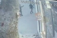 মসজিদে নামাজ পড়তে যাওয়ার পথে দুই জঙ্গির গুলিতে ঝাঁজরা CID অফিসার,হাতে এল ফুটেজ