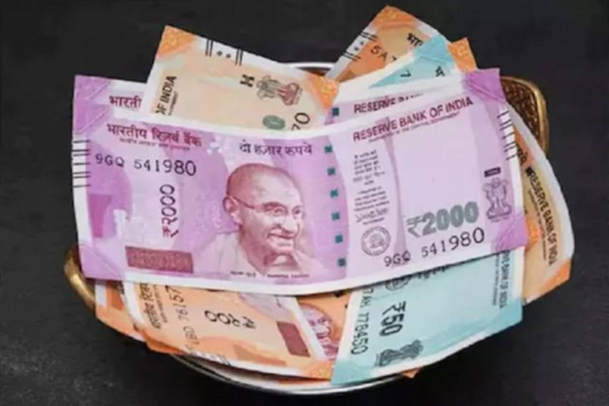 LIC-র এই পলিসিতে মাত্র ২৮ টাকা ইনভেস্ট করে পেয়ে যাবেন ২ লক্ষ টাকার সুবিধা