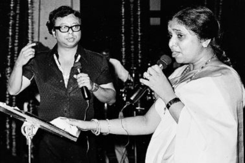১৯৬০ থেকে ৯০ সাল পর্যন্ত ৩৩১টি ছবির সুর দিয়েছিলেন রাহুলদেব বর্মণ (RD Burman)। মূলত হিন্দি ফিল্ম ইন্ডাস্ট্রির সঙ্গে যুক্ত হলেও বাংলাতেও বহু গান তাঁর তৈরি। লতা মঙ্গেশকর, আশা ভোঁশলে (Asha Bhosle), কিশোর কুমার ও মহম্মদ রফির গাওয়া অসংখ্য হিট গান আর ডি বর্মণের সুর করা। নিজে গানও গেয়েছেন বহু ছবিতে। ২৭ জুন আর ডি বর্মণের জন্মদিন (RD Burman Birth Anniversary)। বেঁচে থাকলে এদিন ৮২ বছর বয়স হত তাঁর। 