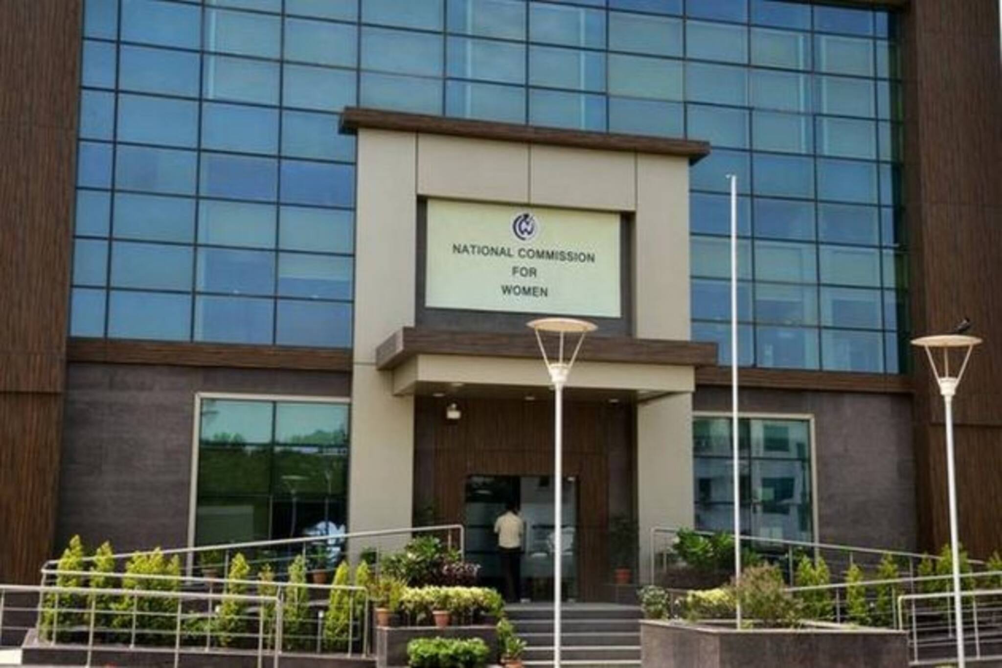 মহিলাকে নগ্ন করে মারধর-ঘোরানো হল গ্রাম, ডিজিকে চিঠি জাতীয় মহিলা কমিশনের