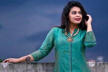 ত্রাণ নিয়ে গোসাবার পথে ইমন, রুদ্ধগতি লঞ্চে বসে লাইভ শেষেই মরা গাঙে এল জোয়ার