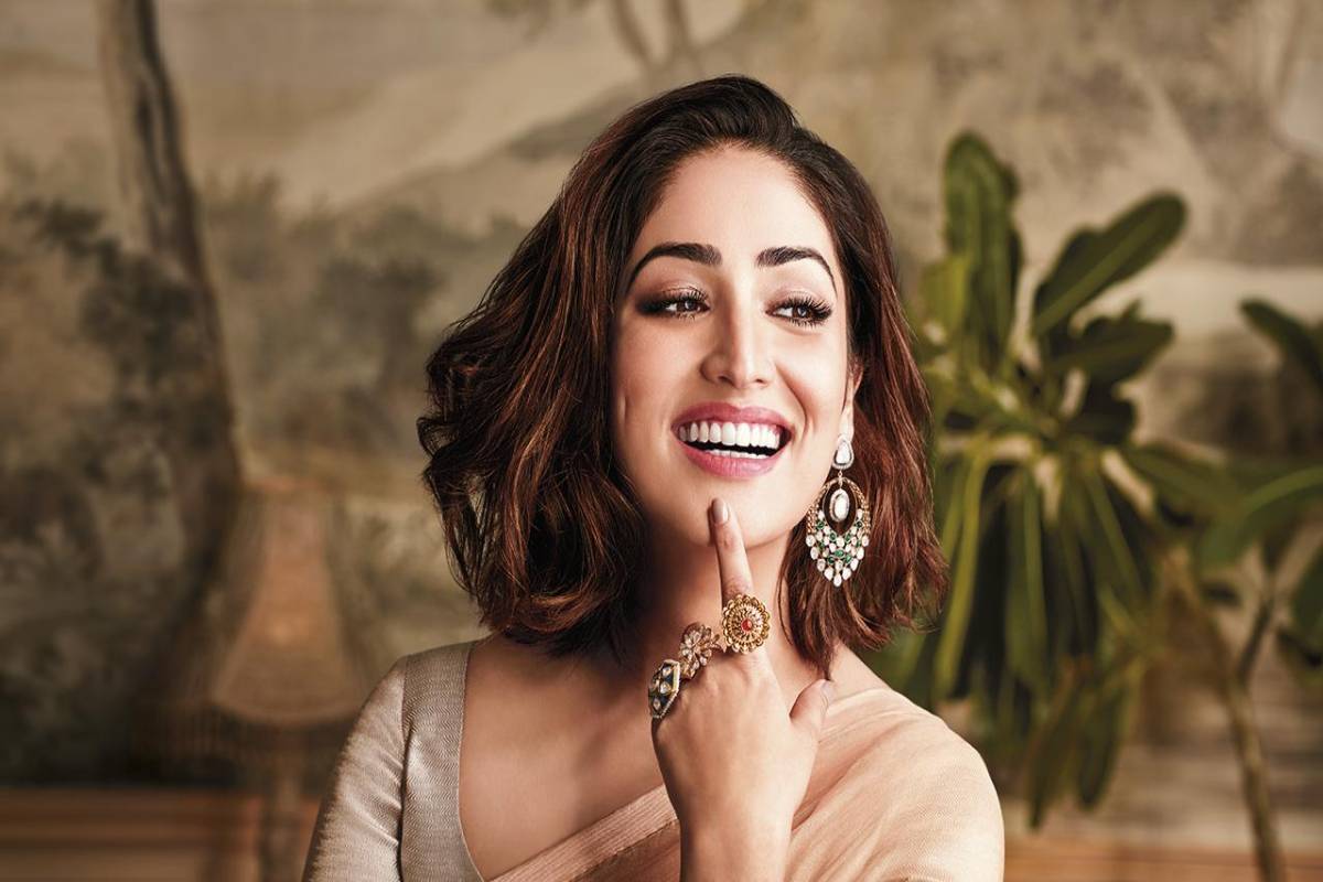 ইয়ামি ডুব দিয়েছিলেন কেরিয়ারেই ৷ চুটিয়ে কাজ করছিলেন ছবি ও বিজ্ঞাপনে ৷ ‘ভিকি ডোনার’, ‘বদলাপুর’, ‘অ্যাকশন জ্যাকসন’, ‘কাবিল’, ‘সরকার থ্রি’, ‘বালা’-র মতো বিভিন্ন ধরনের ছবিতে অভিনয় করেছেন তিনি ৷ ইয়ামি ডুব দিয়েছিলেন কেরিয়ারেই ৷ চুটিয়ে কাজ করছিলেন ছবি ও বিজ্ঞাপনে ৷ ‘ভিকি ডোনার’, ‘বদলাপুর’, ‘অ্যাকশন জ্যাকসন’, ‘কাবিল’, ‘সরকার থ্রি’, ‘বালা’-র মতো বিভিন্ন ধরনের ছবিতে অভিনয় করেছেন তিনি ৷