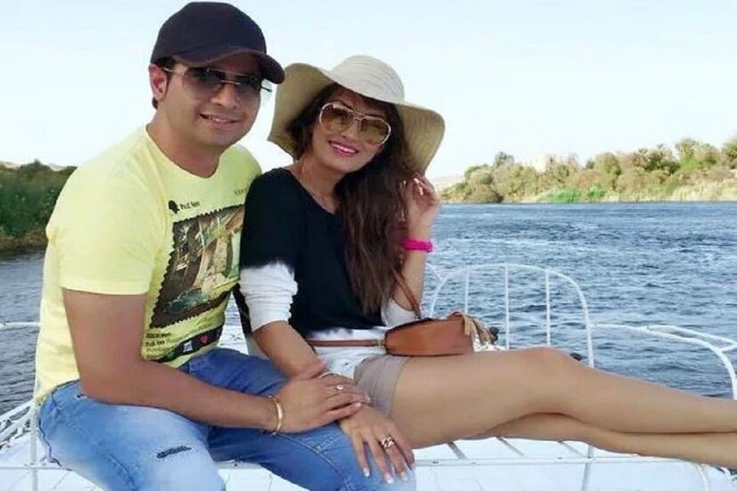 সোশ্যাল মিডিয়ায় দুজনেরই ফলোয়ারের সংখ্যা প্রচুর৷ করণ মেহরার ফলোয়ার ৬.৪৫ লক্ষ ও নিশা রাওয়ালের ফলোয়ার ৯.৩৫ লক্ষ৷