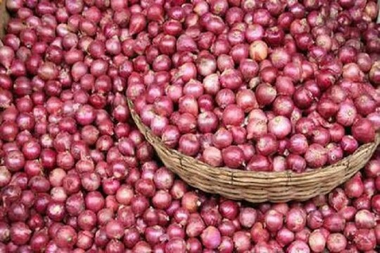 আরও ঝাঁঝালো হচ্ছে পেঁয়াজ। ফাইল চিত্র