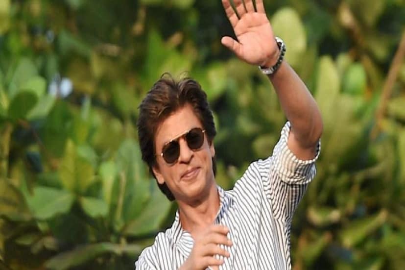অন্যদিকে, পজেটিভ চরিত্রের শাহরুখ ছবিতে উপস্থিত হবে স্পেশাল এজেন্ট হিসেবে। এই দুই চরিত্রের মুখোমুখি সংঘর্ষ, প্লট ট্যুইস্টিং ও আরও দুর্দান্ত সব এলিমেন্ট মিশিয়ে এখন থেকেই বক্স অফিসে সাড়া ফেলতে শুরু করে দিয়েছে এই ছবি।