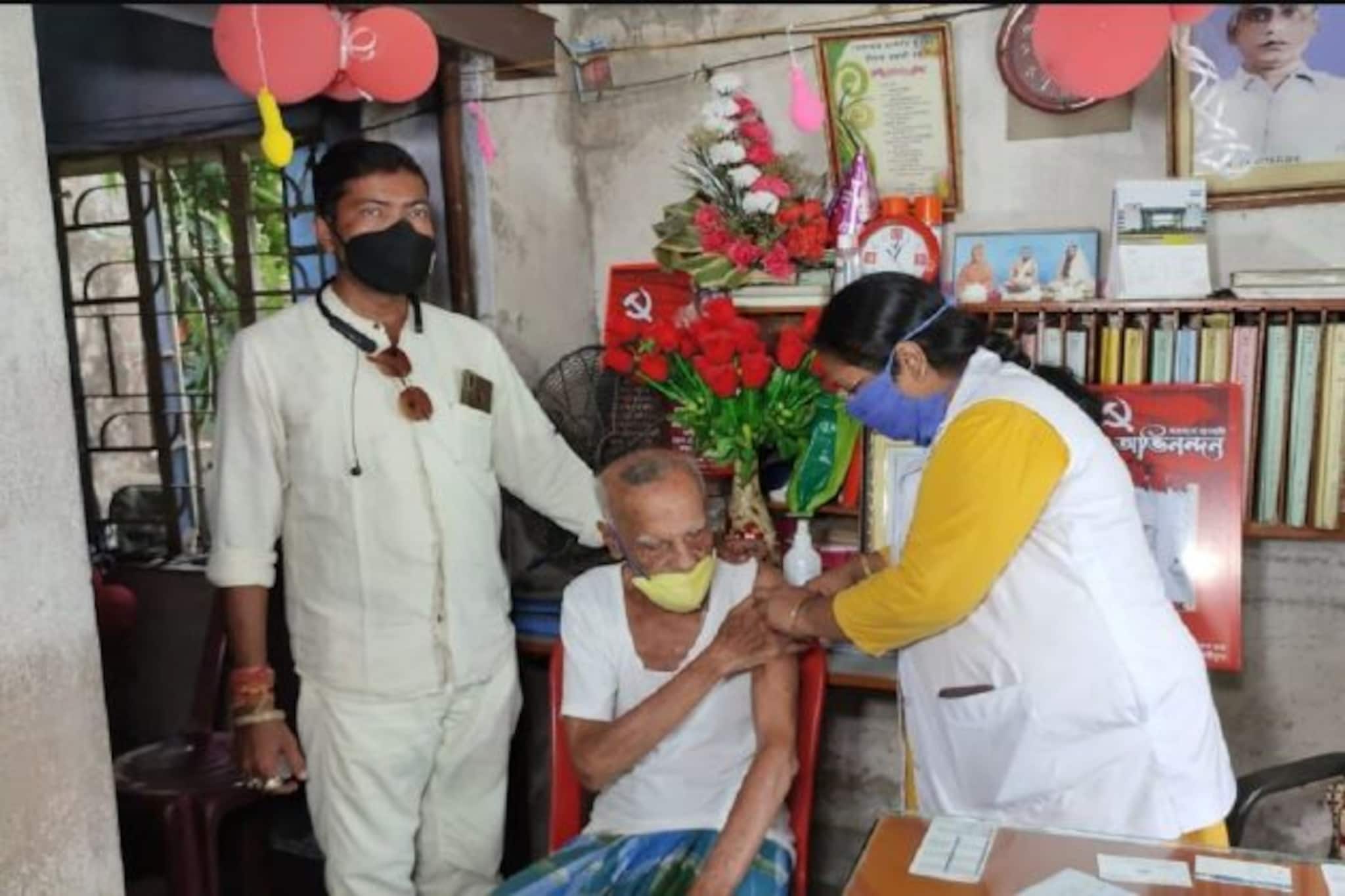 Howrah: ঘরে বসেই পেলেন ভ্যাকসিন, টিকার হাহাকার আর প্রতারণায় ক্ষুব্ধ শতায়ু সনাতন