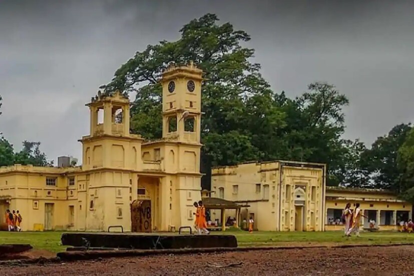 বিশ্বভারতীর শতবর্ষে এস.পি.সি ক্রাফট ও মোহরবীথিকা অঙ্গনের উদ্যোগে রবীন্দ্রনাথের কর্মযজ্ঞের প্রতি অর্ঘ্য 'শিক্ষাতীর্থ'। মহর্ষি দেবেন্দ্রনাথ ঠাকুরের এক  টাকা দিয়ে  বোলপুরে জমি কেনা দিয়ে যার প্রারম্ভ । 