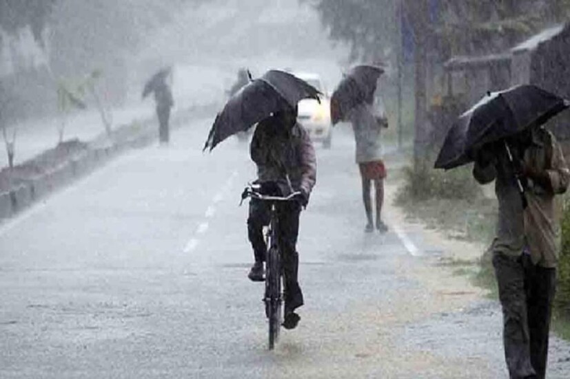 ইতিমধ্যেই শুরু হয়েছে কড়া সতর্কতা। মৎস্যজীবীদের উদ্দেশেও সতর্কবার্তা জারি করা হয়েছে। তবে আগামী কয়েকদিন গরম কমতে পারে বলেও পূর্বাভাস দিয়েছে আবহাওয়া অফিস (weather office)।