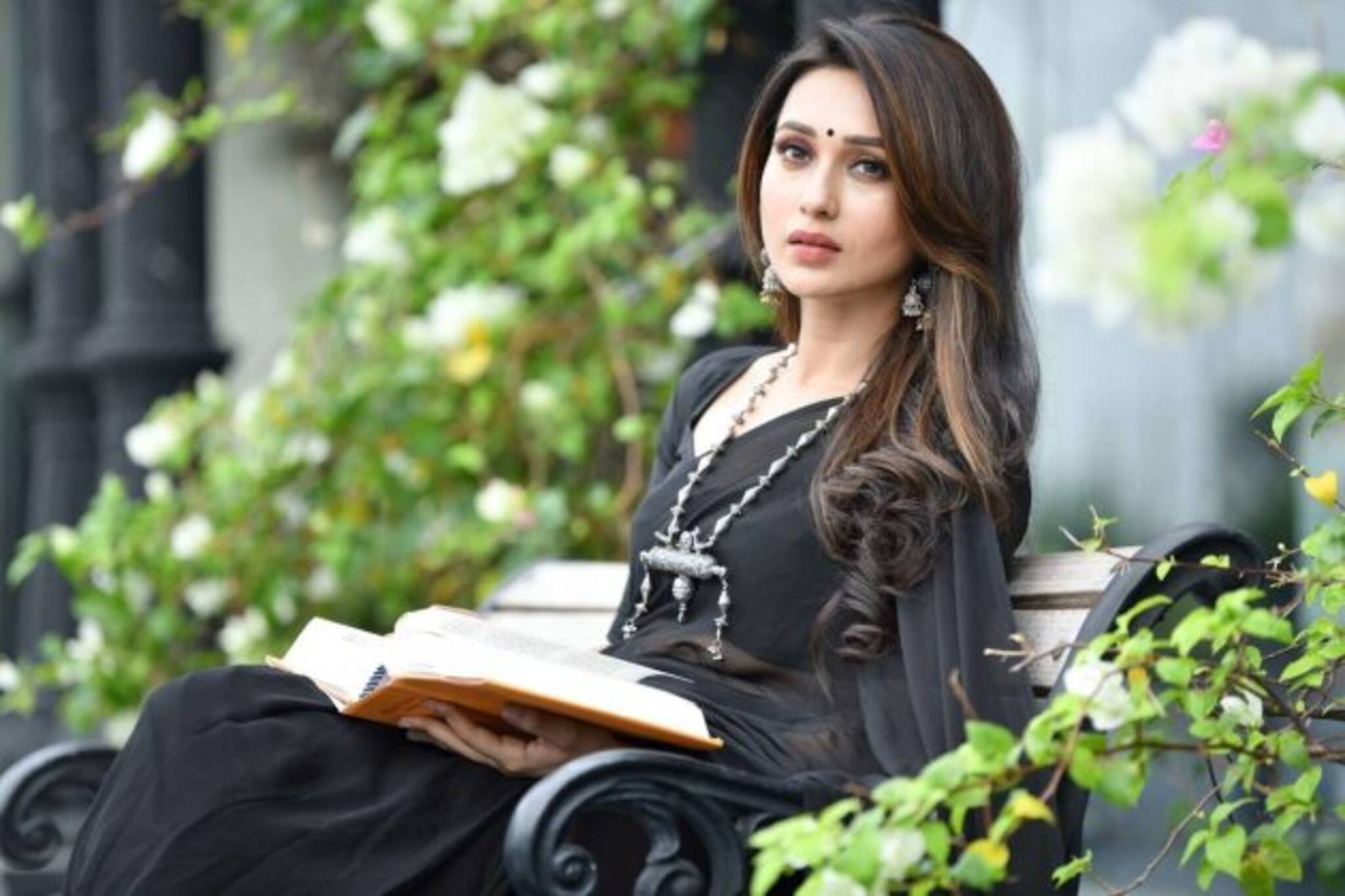 Mimi Chakraborty: ভুয়ো ভ্যাকসিন নিয়েই কি মিমি চক্রবর্তীর প্যানিক অ্যাটাক? খোলসা করলেন চিকিৎসক
