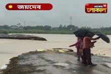 অজয় নদের উপর ভাঙা ফেরিঘাটে বাঁশের মাচা, যাতায়াতের সময় বিপত্তি