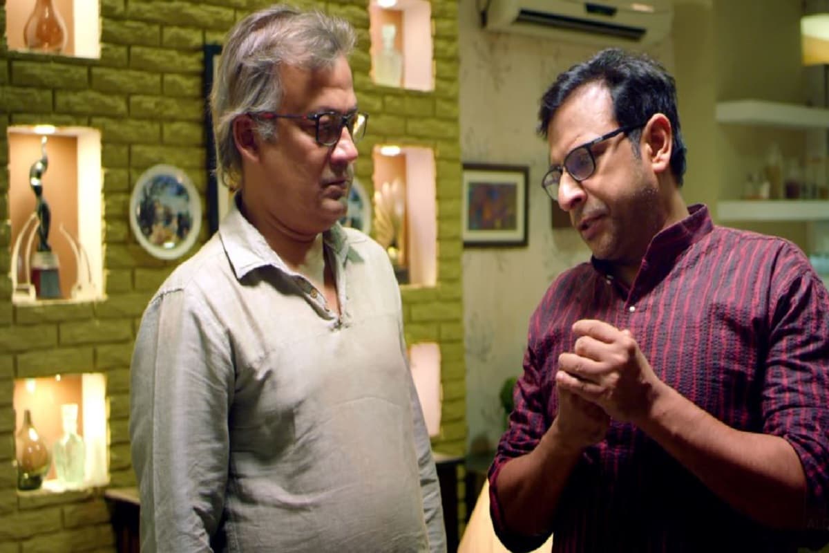 •করোনার প্রকোপে সাধারণ জীবন থমকে দাঁড়িয়ে রয়েছে। লকডাউনে সব বন্ধ। বন্ধ প্রেক্ষাগৃহও। তাই বলে তো বিনোদন থেমে থাকতে পারে না। OTT- তেই ছবি, সিরিজ দেখছেন মানুষ। হল-এ গিয়ে কবে ছবি দেখতে পারবেন সকলে , তা জানা নেই। •করোনার প্রকোপে সাধারণ জীবন থমকে দাঁড়িয়ে রয়েছে। লকডাউনে সব বন্ধ। বন্ধ প্রেক্ষাগৃহও। তাই বলে তো বিনোদন থেমে থাকতে পারে না। OTT- তেই ছবি, সিরিজ দেখছেন মানুষ। হল-এ গিয়ে কবে ছবি দেখতে পারবেন সকলে , তা জানা নেই।