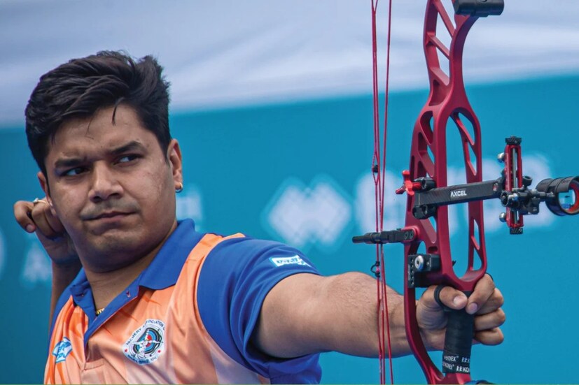 এই নিয়ে দুবার বিশ্বজয়। মুখের কথা নয় কিন্তু। তিরন্দাজির বিশ্বকাপে ফের সোনা জিতলেন অভিষেক বর্মা। দেশকে গর্বিত করতে পেরে আপ্লুত অভিষেক।